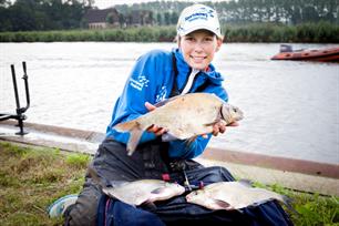 Anja Groot uit Heemskerk helpt Nederland aan Brons (video)