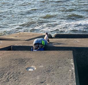 Fanatieke vrijwilligers ruimen Noordpier op