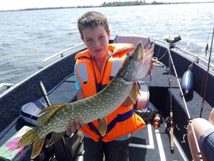 Hoe maak je de jeugd enthousiast om te vissen?