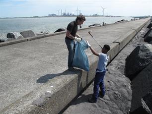 Opruimactie op de Noordpier