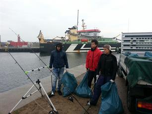 Opruimactie op de pier van IJmuiden