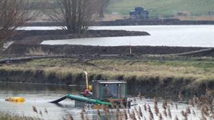 Rijnland baggert de Oude Rijnzone