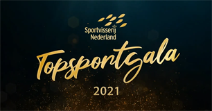 Ron Gatowinas krijgt zilveren speld tijdens Sportvisgala 2021