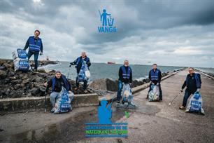 Sportvissers gaan vuil opruimen op de Noordpier