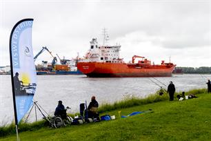 Visdag voor mensen met een beperking aan Noordzeekanaal