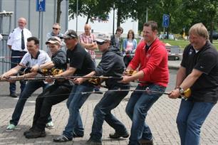 Wereldrecordpoging op hengelsportbeurs (VIDEO)